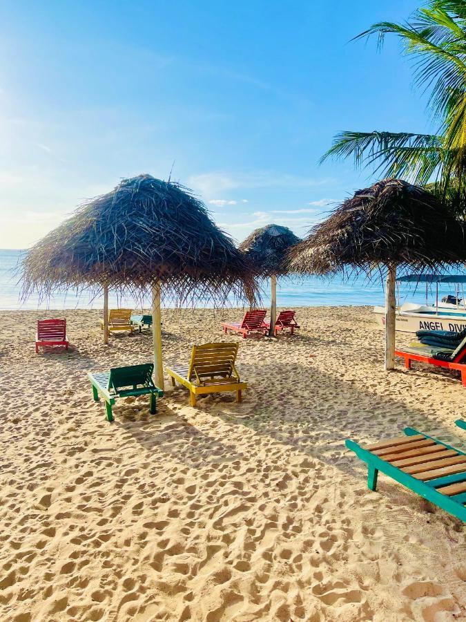 Golden Beach Cottages Trincomalee Eksteriør billede