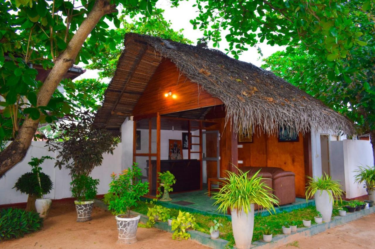 Golden Beach Cottages Trincomalee Eksteriør billede