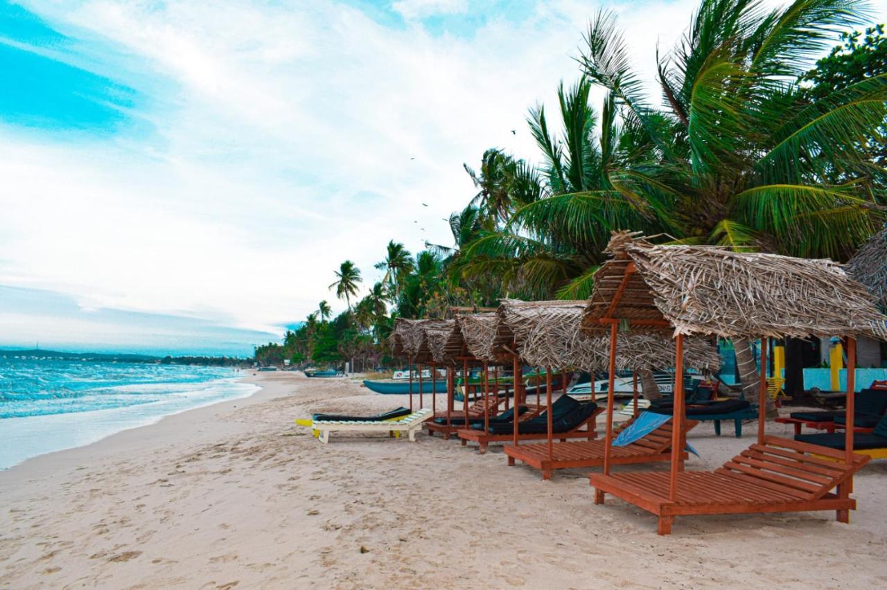 Golden Beach Cottages Trincomalee Eksteriør billede
