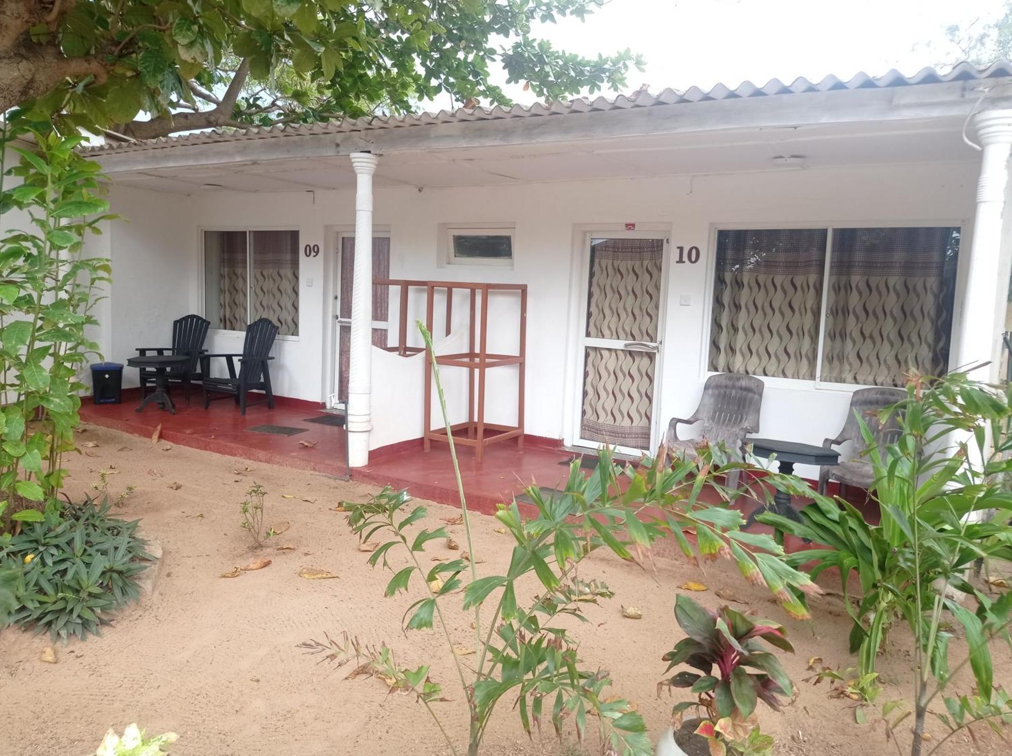 Golden Beach Cottages Trincomalee Eksteriør billede