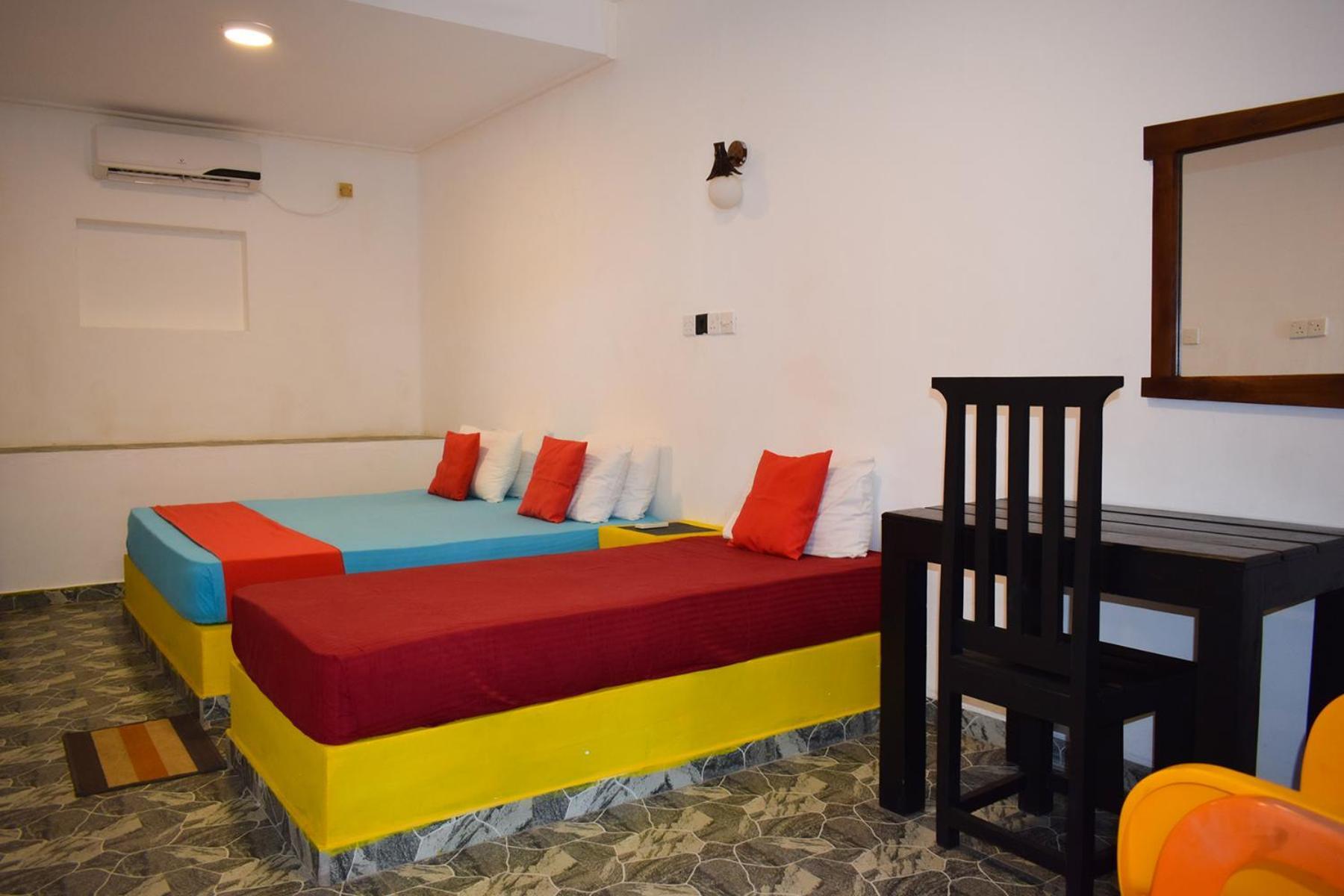 Golden Beach Cottages Trincomalee Eksteriør billede