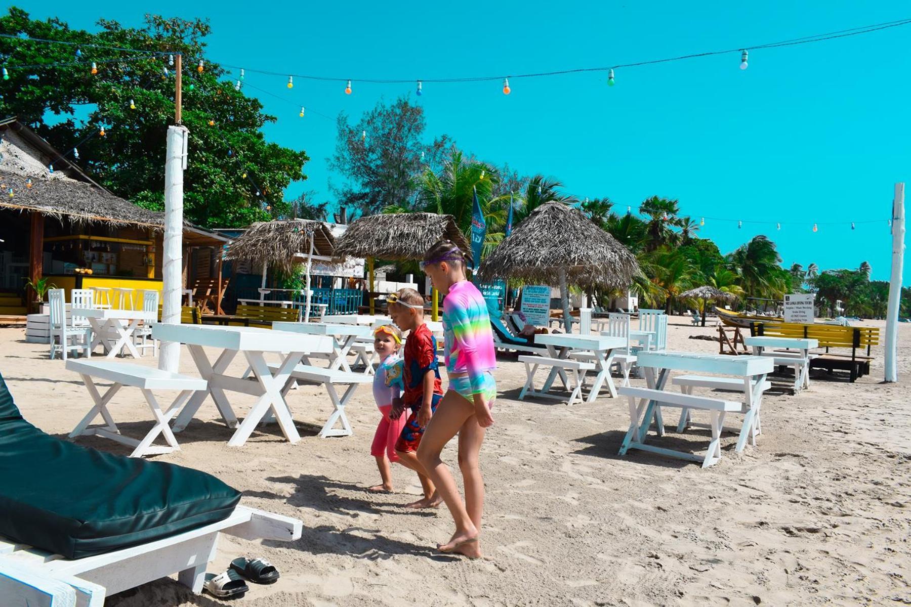 Golden Beach Cottages Trincomalee Eksteriør billede