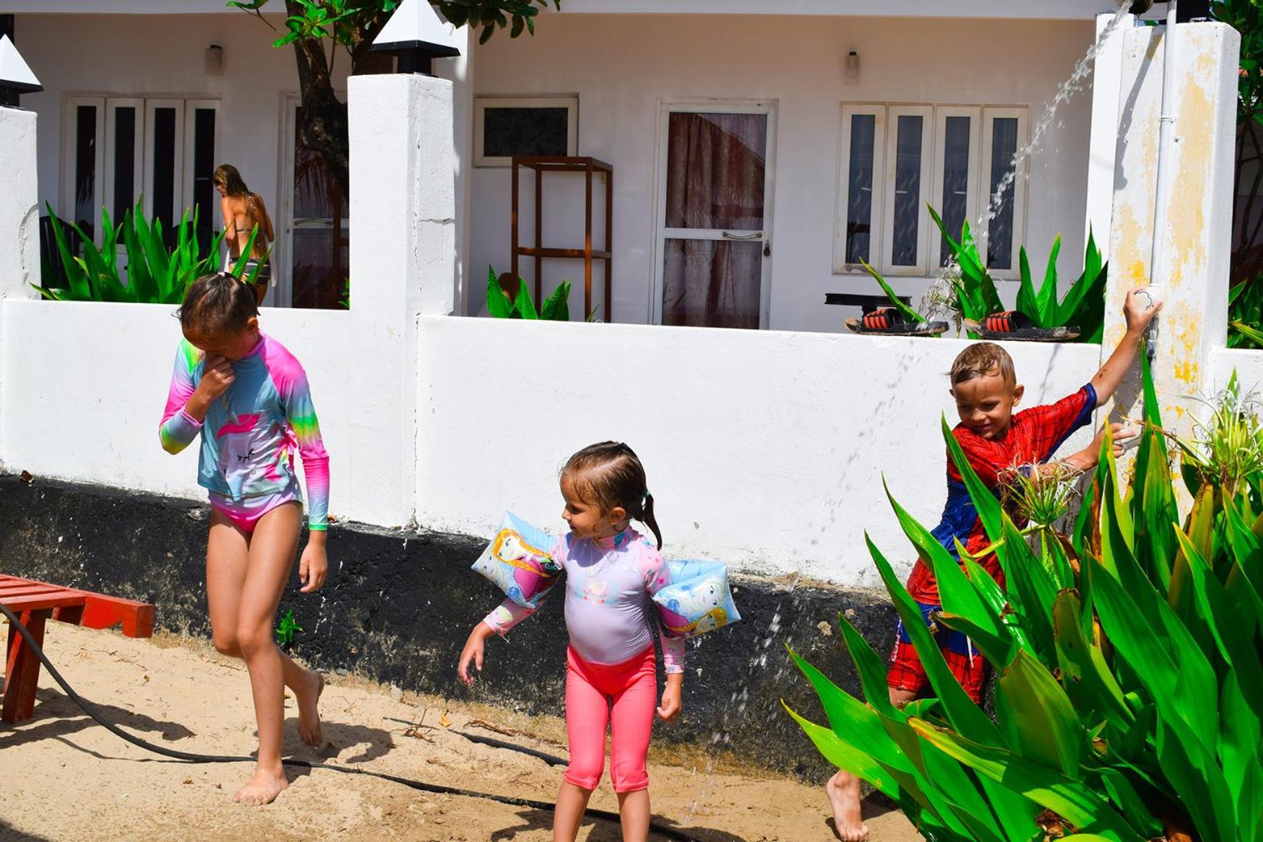 Golden Beach Cottages Trincomalee Eksteriør billede
