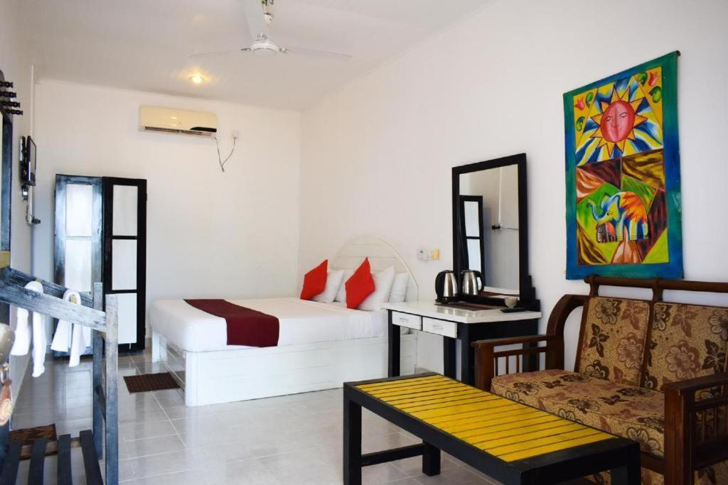 Golden Beach Cottages Trincomalee Eksteriør billede